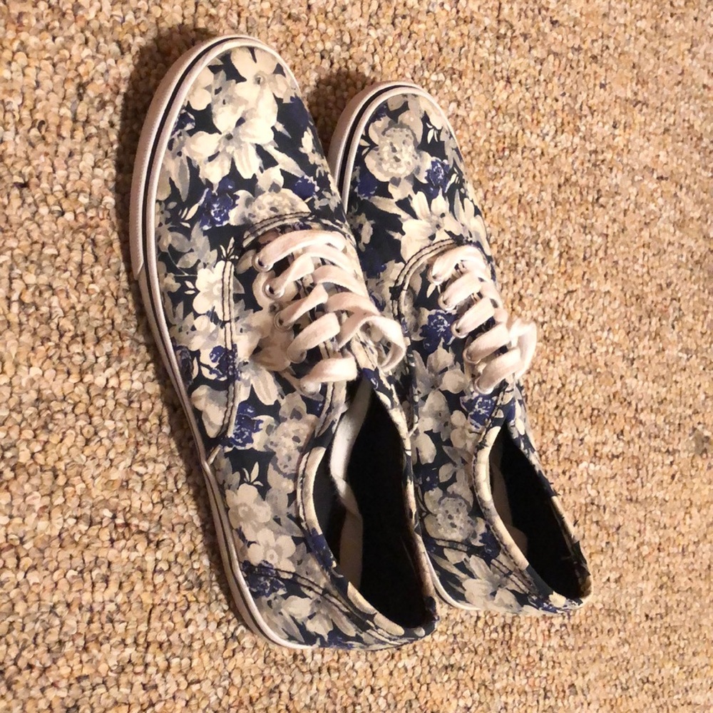 Floral shoes slightly used